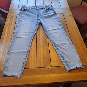 PISTOLA High Waisted Light Wash Distressed Frayed Hem Cropped Jeans Size 32